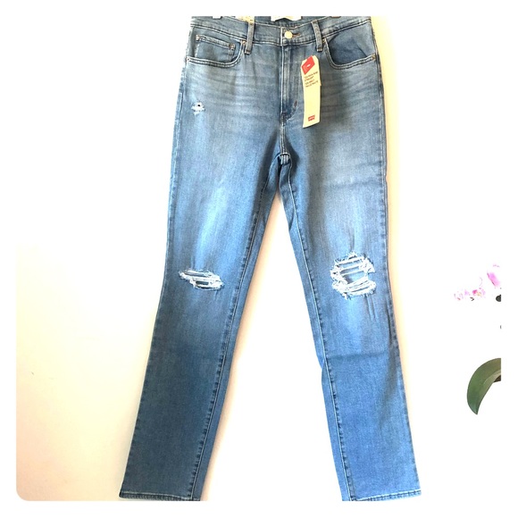 Levi's Denim - NWT! LEVIS 724 HIGH RISE STRAIGHT LEG SIZE 30!!!
